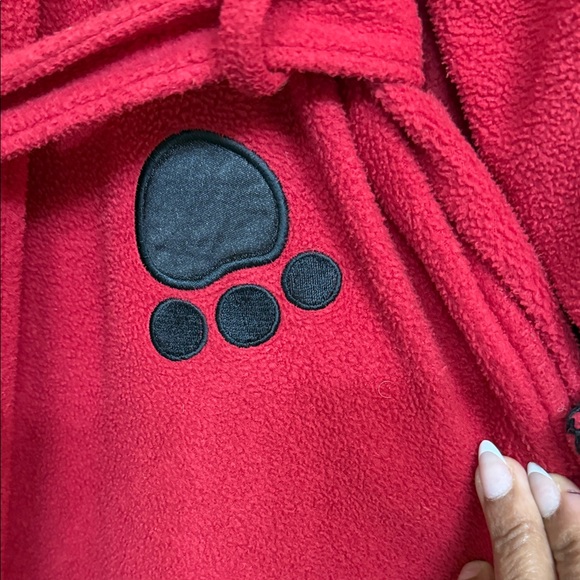 Red Embroidered Robe - Picture 3 of 10